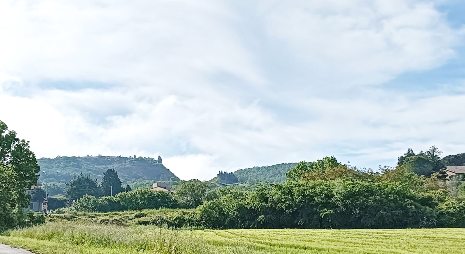 Impatto delle catene collinari sull’altopiano Petrosiano. Analisi scientifiche su microclima e ambiente